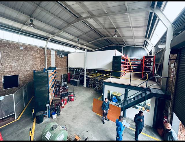 2,052M² WAREHOUSE FOR SALE IN PRINCESS AH
